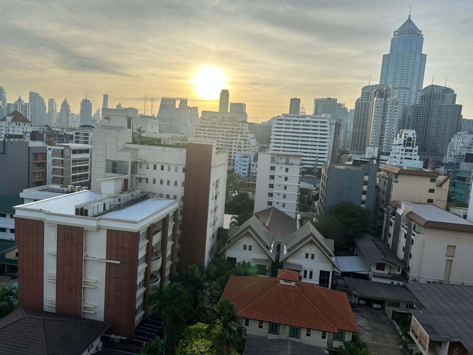 Omni Tower Sukhumvit Nana Direct Hotel Bangkok Eksteriør billede